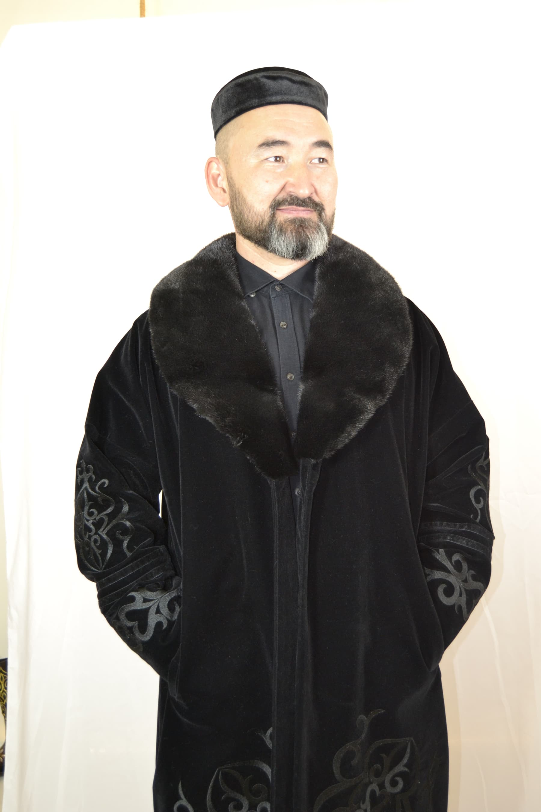Еркектерге арналған шапан qara fur черный DALA