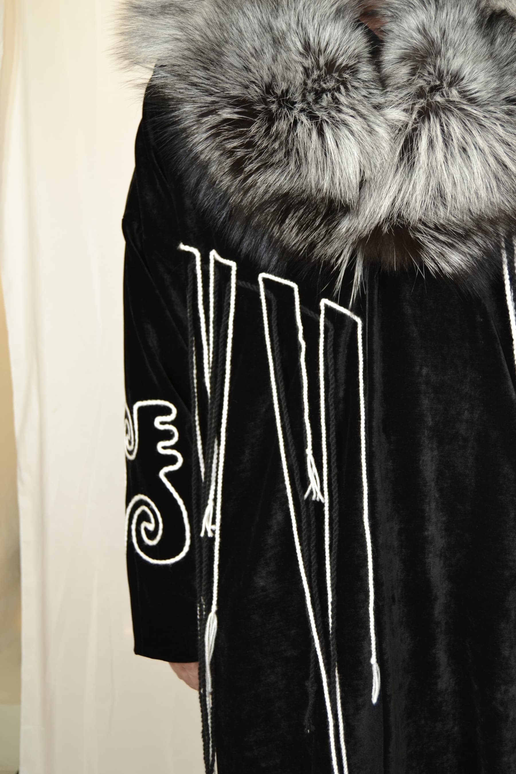 Еркектерге арналған шапан silver fur черный DALA
