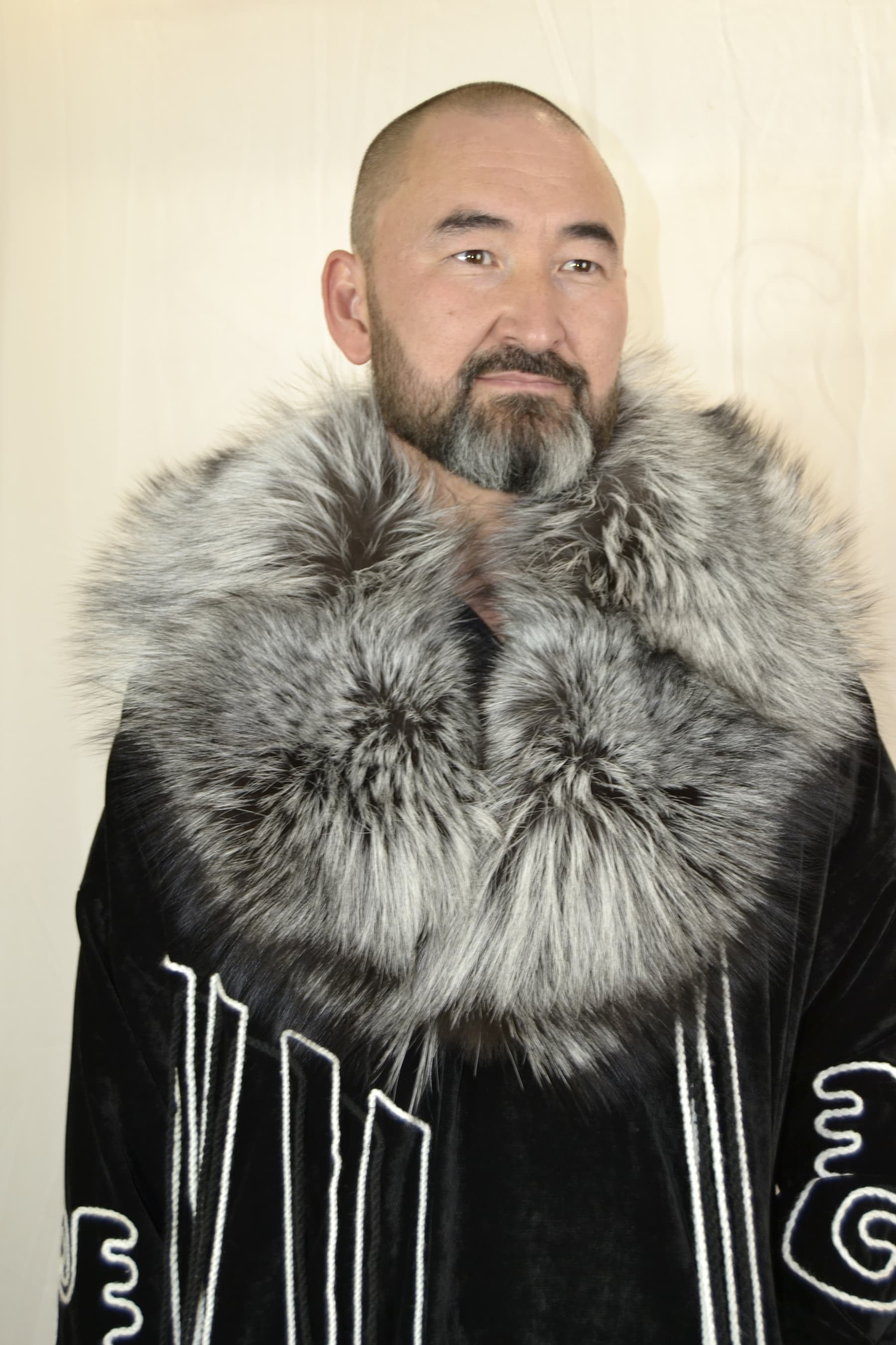 Еркектерге арналған шапан silver fur черный DALA