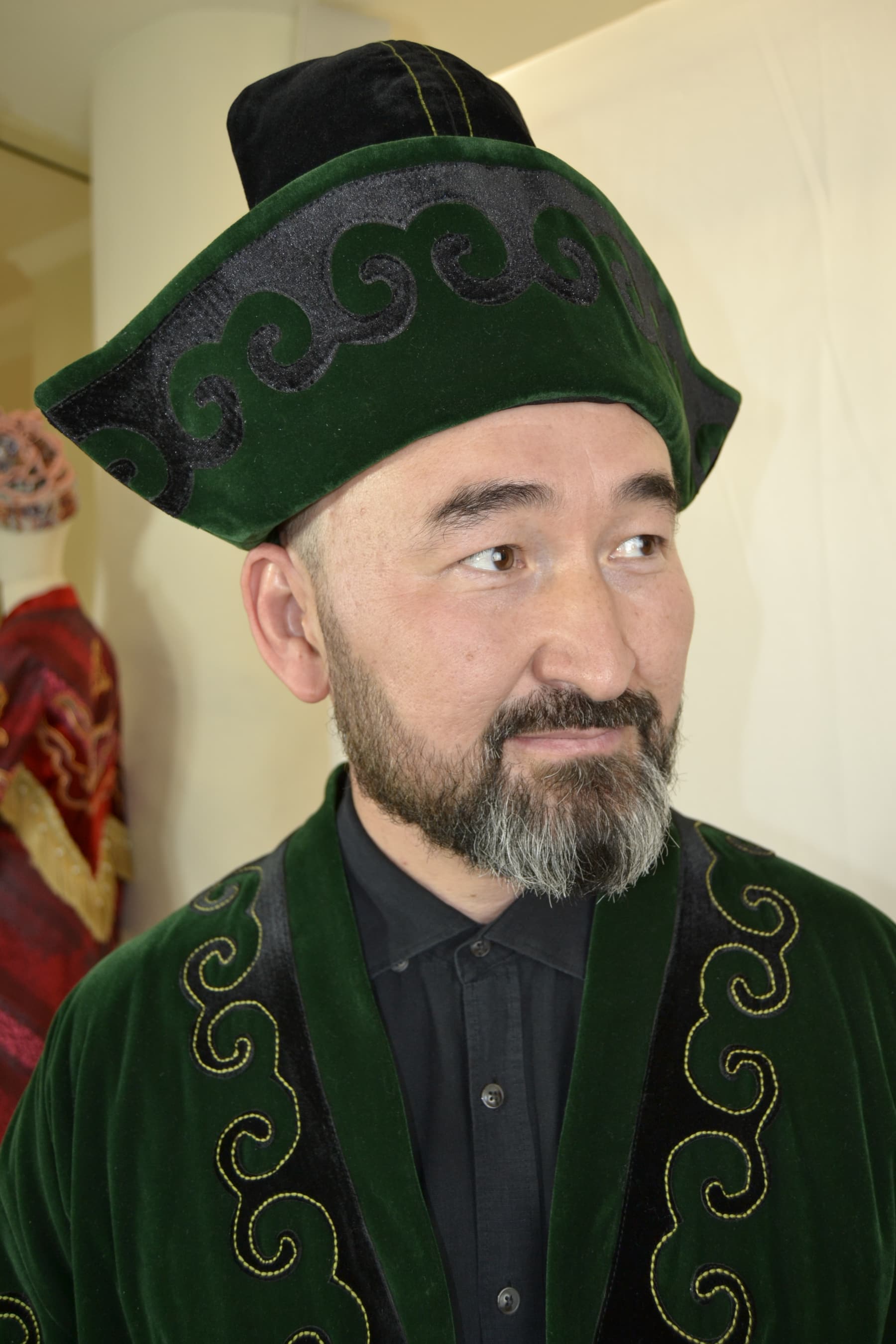 Еркектерге арналған шапан zhasyl зеленый DALA